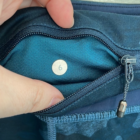 LULULEMON Inspire Crop II sz 6 - Picture 5 of 5